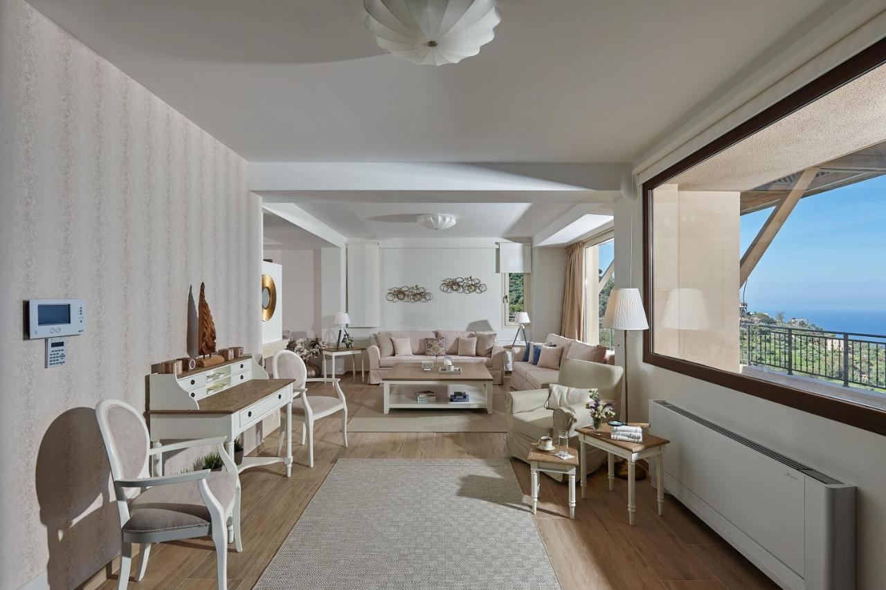 Villa Omikron Rodhia  ภายนอก รูปภาพ